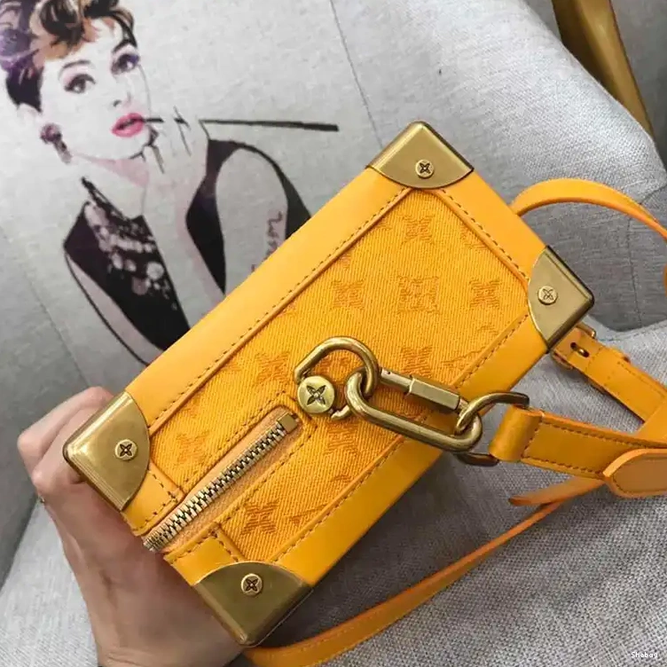 LV 1906BL0007 Bags 0724